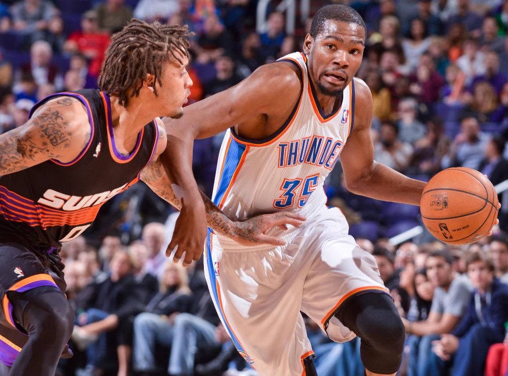 与队友和球 与队友和球